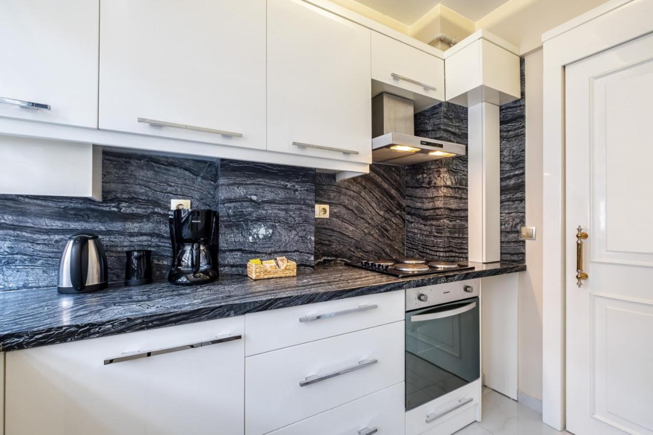 شقة Captivating Flat With Balcony Near Besiktas Pier اسطنبول المظهر الخارجي الصورة